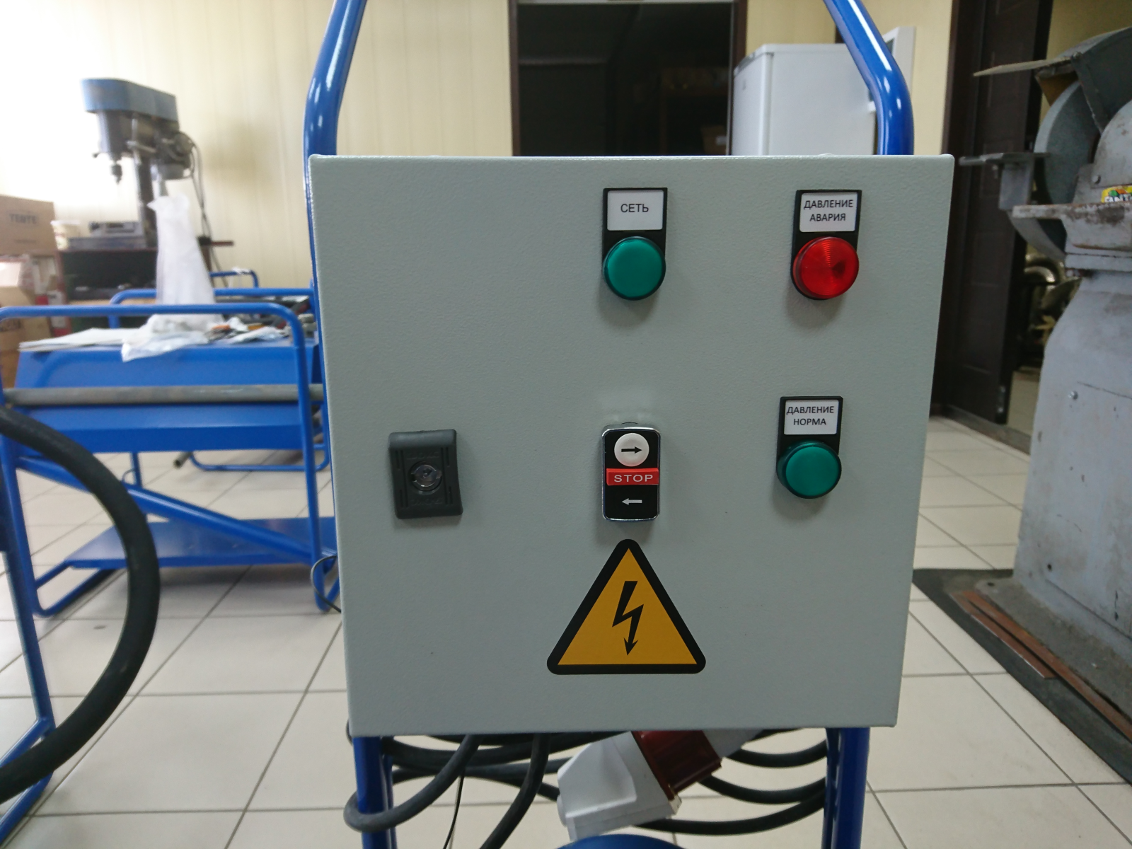 Mobile refueling unit for hydraulic systems