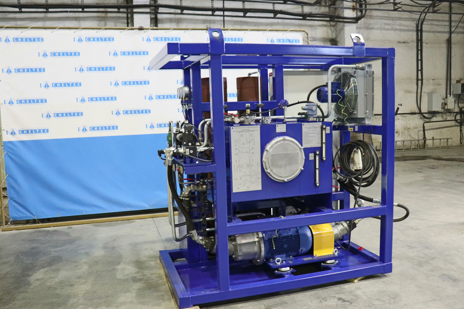 Energy recovery unit for charging pneumatic-hydraulic accumulators and gas cylinders with nitrogen