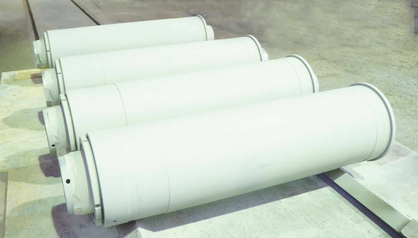 Pneumatic and hydraulic cylinders