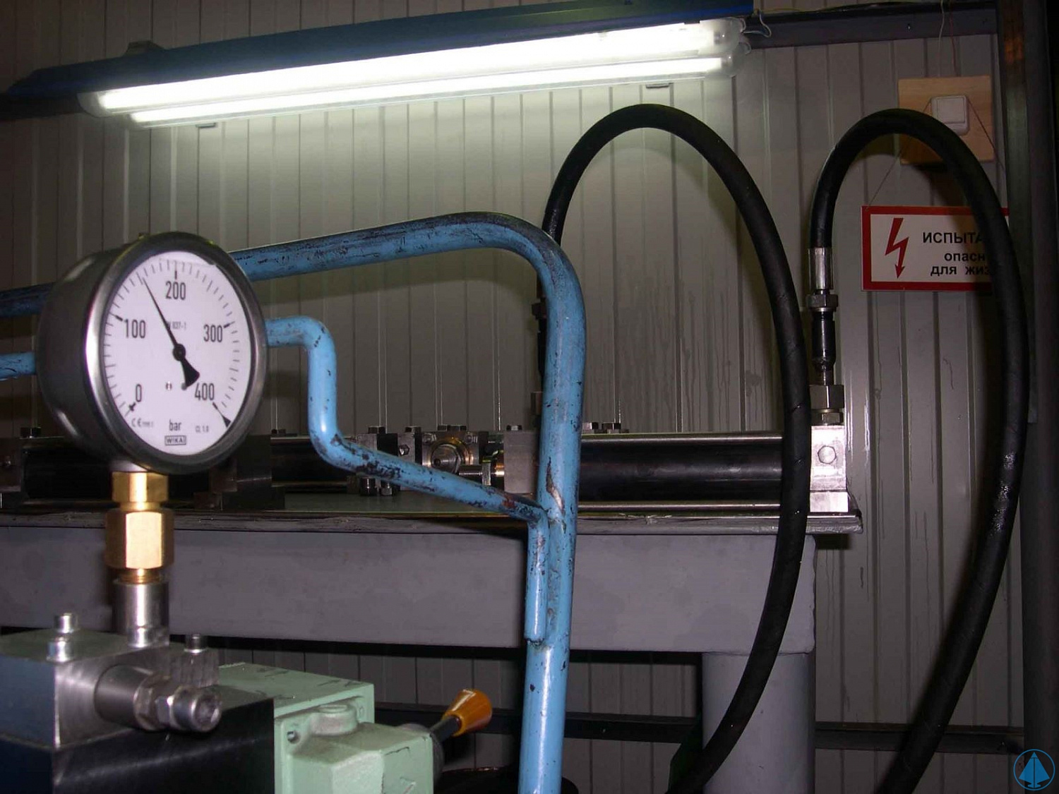 Test bench for hydraulic cylinders